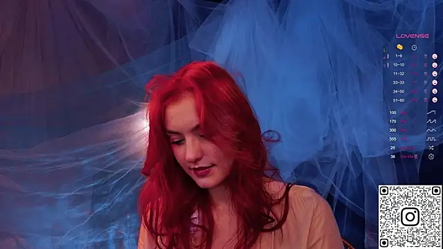 Snapshot of GildedKitten chatting on December 5, 6:15 pm GildedKitten online show from December 5, 6:15 pm