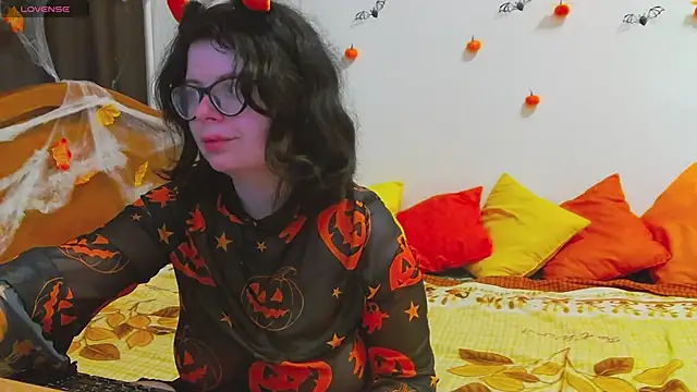 Snapshot of MilisaSweet777 chatting on October 31, 8:21 pm MilisaSweet777 online show from October 31, 8:21 pm