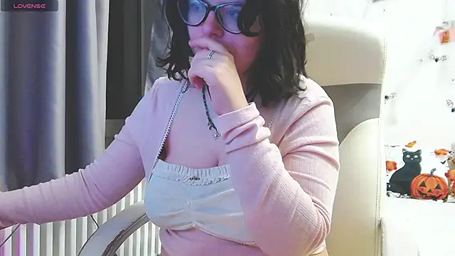 Snapshot of MilisaSweet777 chatting on November 1, 8:33 pm MilisaSweet777 online show from November 1, 8:33 pm