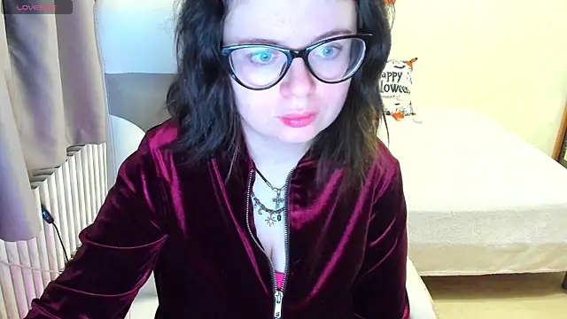 Snapshot of MilisaSweet777 chatting on November 7, 8:20 pm MilisaSweet777 online show from November 7, 8:20 pm