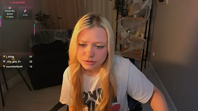 Millie Vanillies online show from October 22, 8:30 pm