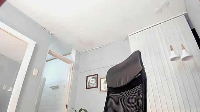 Snapshot of Maddy_Norton chatting on March 1, 1:35 pm Maddy Norton online show from March 1, 1:35 pm