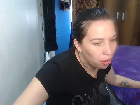 cloequeen15 online show from March 20, 4:45 pm