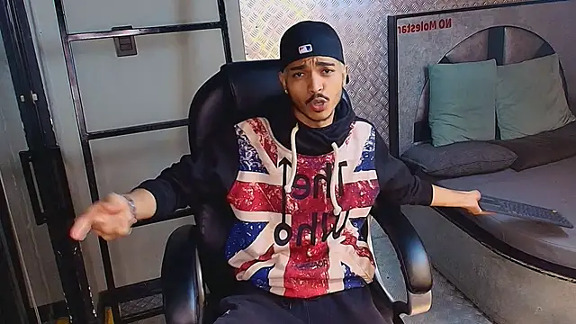 Snapshot of MarcusRain_ chatting on October 2, 3:24 am MarcusRain online show from October 2, 3:24 am