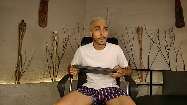 Snapshot of MarcusRain_ chatting on October 31, 7:26 pm MarcusRain online show from October 31, 7:26 pm