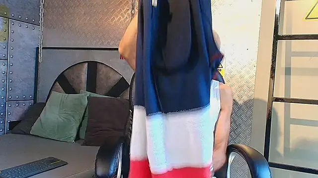 Snapshot of MarcusRain_ chatting on November 15, 6:48 pm MarcusRain online show from November 15, 6:48 pm