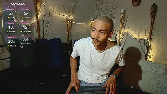 Snapshot of MarcusRain_ chatting on November 22, 7:24 pm MarcusRain online show from November 22, 7:24 pm