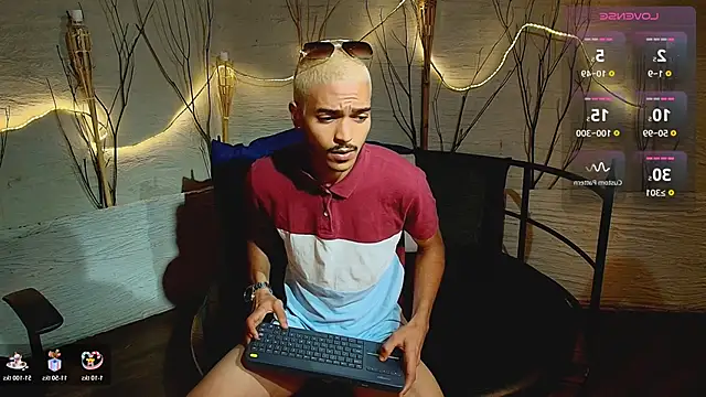 Snapshot of MarcusRain_ chatting on December 1, 3:33 am MarcusRain online show from December 1, 3:33 am