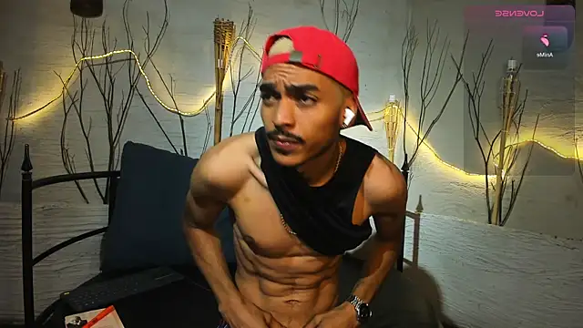 Snapshot of MarcusRain_ chatting on December 5, 3:59 am MarcusRain online show from December 5, 3:59 am