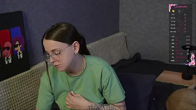 Violetwin online show from April 3, 5:00 pm