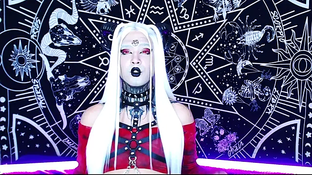 naomi satan online show from April 6, 10:33 pm