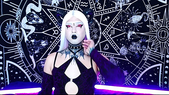 naomi satan online show from April 17, 9:51 pm