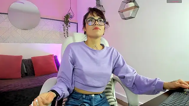 Snapshot of Esmeralda_CO chatting on October 28, 12:19 pm Esmeralda CO online show from October 28, 12:19 pm