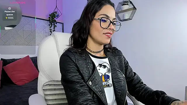 Snapshot of Esmeralda_CO chatting on November 11, 1:11 pm Esmeralda CO online show from November 11, 1:11 pm