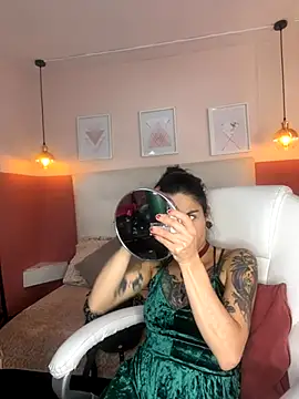 Snapshot of Esmeralda_CO chatting on December 5, 12:14 pm Esmeralda CO online show from December 5, 12:14 pm