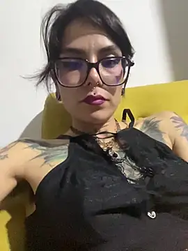 Snapshot of Esmeralda_CO chatting on December 15, 5:44 am Esmeralda CO online show from December 15, 5:44 am