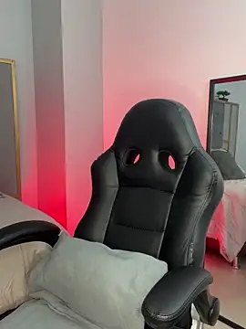 Snapshot of Esmeralda_CO chatting on December 21, 1:18 pm Esmeralda CO online show from December 21, 1:18 pm