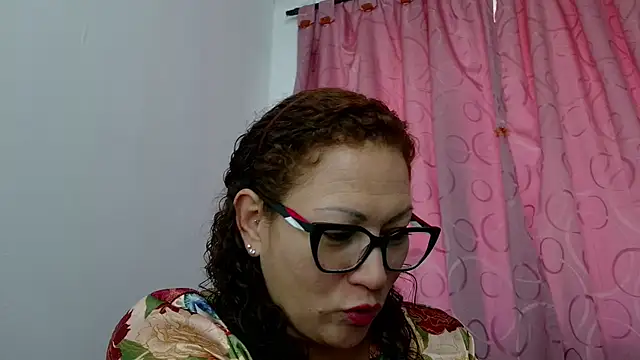 Snapshot of TifanyQueen_ chatting on September 24, 4:54 pm TifanyQueen online show from September 24, 4:54 pm