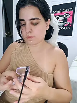 CutteGirl99 online show from September 9, 11:37 pm