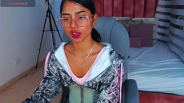 Milaa Star  online show from October 2, 4:41 am