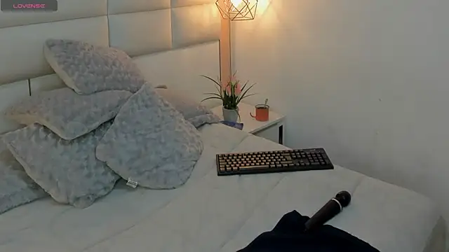 Salome Smitth 1 online show from February 28, 9:05 pm