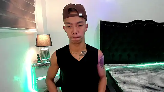 Snapshot of jersthebigfuckerxxx chatting on October 4, 2:31 am jersthebigfuckerxxx online show from October 4, 2:31 am