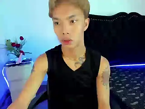 Snapshot of jersthebigfuckerxxx chatting on October 13, 4:23 am jersthebigfuckerxxx online show from October 13, 4:23 am