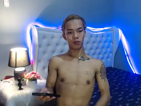 Snapshot of jersthebigfuckerxxx chatting on October 19, 1:01 pm jersthebigfuckerxxx online show from October 19, 1:01 pm