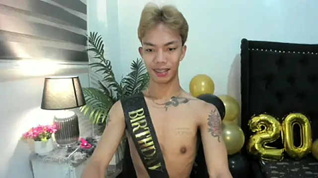 Snapshot of jersthebigfuckerxxx chatting on October 30, 10:10 pm jersthebigfuckerxxx online show from October 30, 10:10 pm