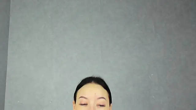 Snapshot of EileenMoores chatting on December 1, 9:47 am EileenMoores online show from December 1, 9:47 am