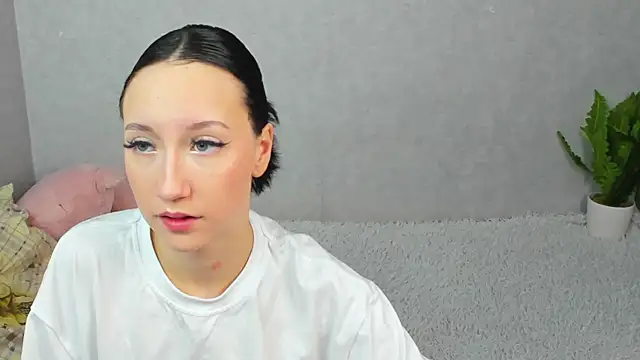 Snapshot of EileenMoores chatting on December 15, 5:39 pm EileenMoores online show from December 15, 5:39 pm