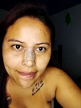 Snapshot of yelezia chatting on October 11, 8:02 am yelezia online show from October 11, 8:02 am