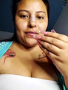 Snapshot of yelezia chatting on October 16, 10:05 am yelezia online show from October 16, 10:05 am