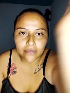 Snapshot of yelezia chatting on December 1, 3:33 am yelezia online show from December 1, 3:33 am