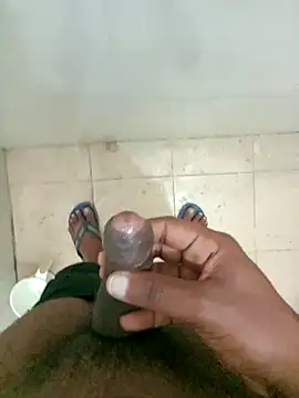 Snapshot of Aloneboy170 chatting on February 7, 5:38 pm Aloneboy170 online show from February 7, 5:38 pm