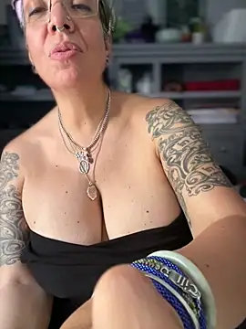 dieseldame1313 online show from February 24, 8:07 pm