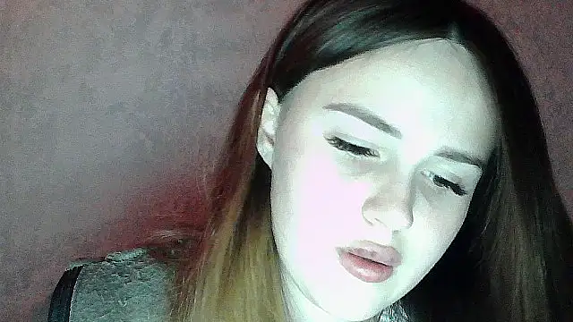 Snapshot of SweetLoraa chatting on May 13, 8:06 pm SweetLoraa online show from May 13, 8:06 pm