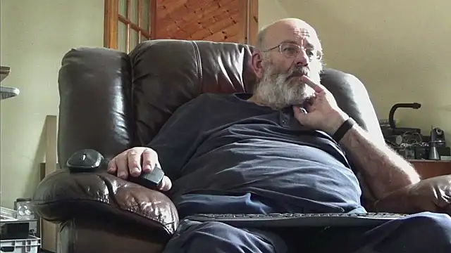 Snapshot of janzer13 chatting on September 18, 12:51 pm janzer13 online show from September 18, 12:51 pm