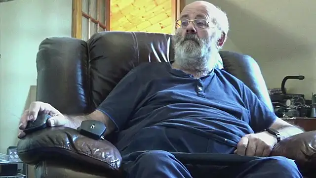 Snapshot of janzer13 chatting on October 6, 1:08 pm janzer13 online show from October 6, 1:08 pm