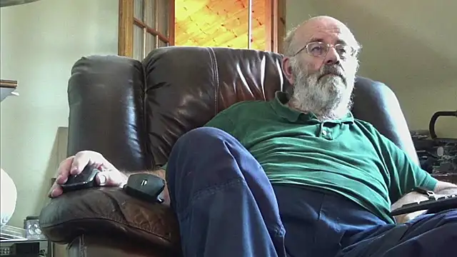 Snapshot of janzer13 chatting on October 31, 2:40 pm janzer13 online show from October 31, 2:40 pm