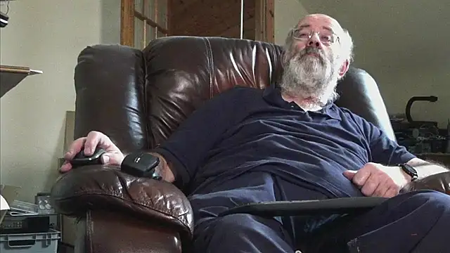 Snapshot of janzer13 chatting on November 12, 2:39 pm janzer13 online show from November 12, 2:39 pm