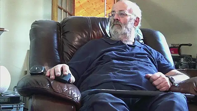 Snapshot of janzer13 chatting on November 19, 2:06 pm janzer13 online show from November 19, 2:06 pm