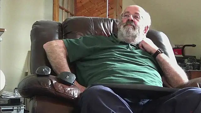 Snapshot of janzer13 chatting on November 22, 1:54 pm janzer13 online show from November 22, 1:54 pm