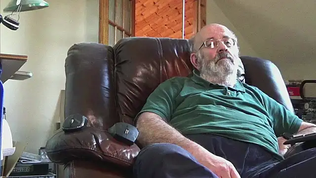 Snapshot of janzer13 chatting on November 29, 2:20 pm janzer13 online show from November 29, 2:20 pm