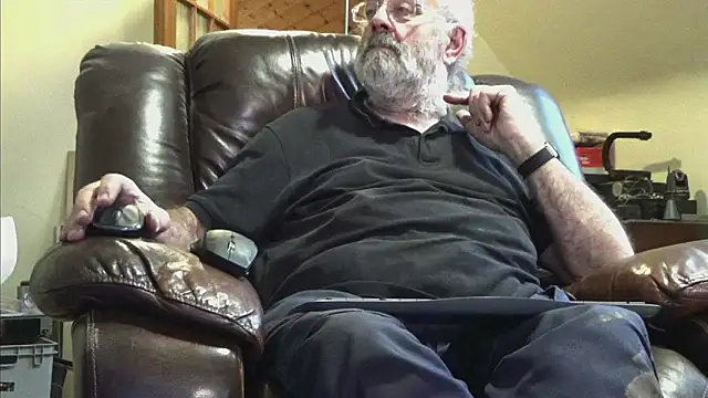 Snapshot of janzer13 chatting on December 3, 3:21 pm janzer13 online show from December 3, 3:21 pm