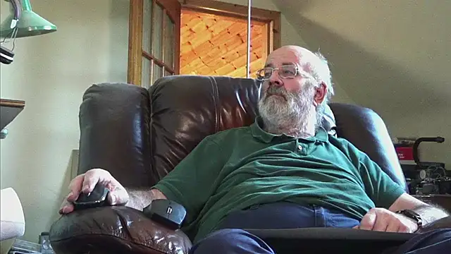 Snapshot of janzer13 chatting on December 4, 1:53 pm janzer13 online show from December 4, 1:53 pm