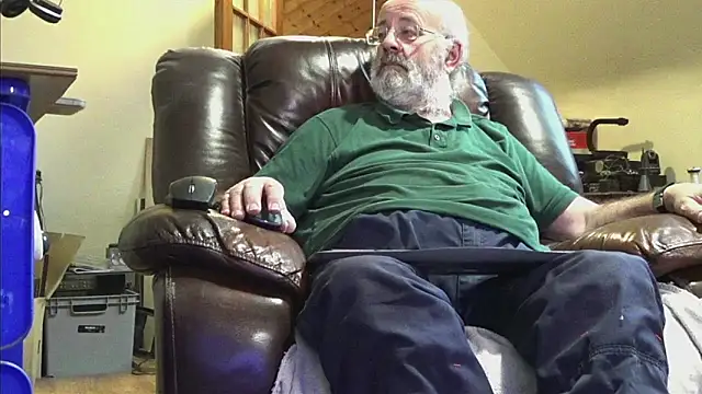 Snapshot of janzer13 chatting on December 14, 2:00 pm janzer13 online show from December 14, 2:00 pm