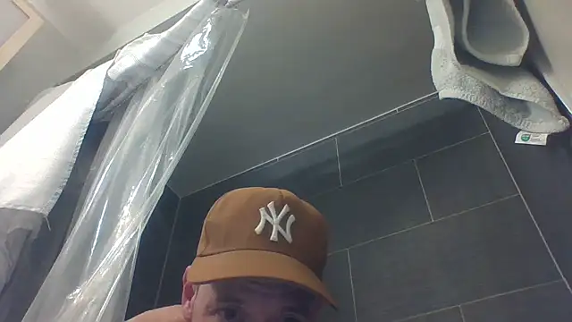 Snapshot of ChiNOTsoChiGuy chatting on August 3, 3:05 am ChiNOTsoChiGuy online show from August 3, 3:05 am