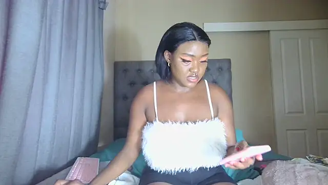 Snapshot of nanababe1 chatting on January 19, 9:33 am nanababe1 online show from January 19, 9:33 am