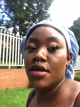 Snapshot of nanababe1 chatting on February 8, 1:33 pm nanababe1 online show from February 8, 1:33 pm